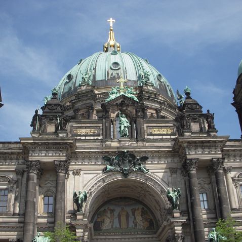 Germany: Berlin: Walking & Beer with Bounines