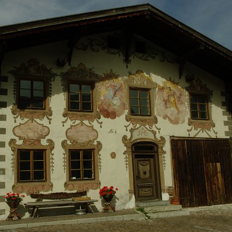 Austria: Tirol: Vils stadt & Kirche Mariä Himmelfahrt