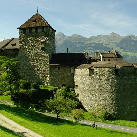 Vaduz, Principality of Liechtenstein Вадуц, Княжество Лихтенштейн | Vaduz, Fürstentum Liechtenstein
