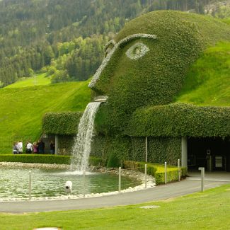 Der Riese Der Riese - Eingang zu Swarovski Kristallwelten Голова великана — вход в музей «Кристальные миры Swarovski»