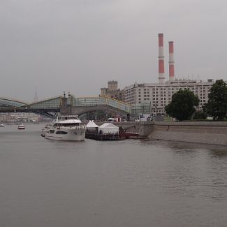 Мост Богдана Хмельницкого и гостиница 
