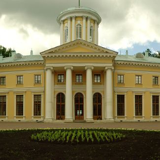 Парадный двор усадьбы Архангельское Панорама Парадного двора Большого дворца усадьбы Архангельское