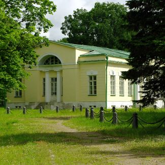 Восточный флигель усадьбы Кузьминки