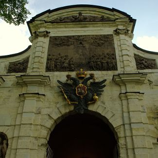 Петровские ворота Петропавловской крепости Триумфальные ворота в Петровской куртине между Государевым и Меншиковым бастионами Петропавловской крепости.